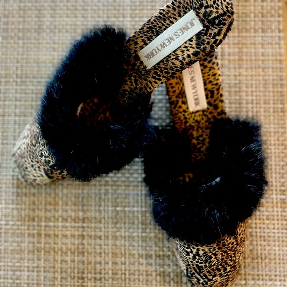 Adorable feather/ fur trimmed leopard slippers size M - Picture 4 of 4